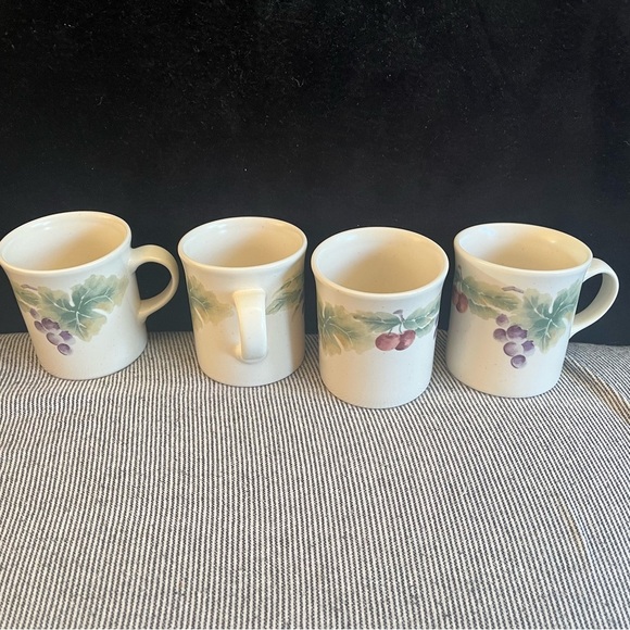 Set of 4 Pfaltzgraff JAMBERRY Coffee Mugs Ceramic Cups - Picture 3 of 10
